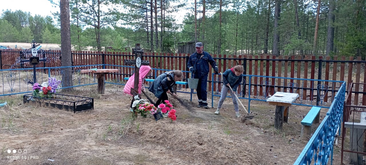 облагораживание и благоустройство воинских захоронений.